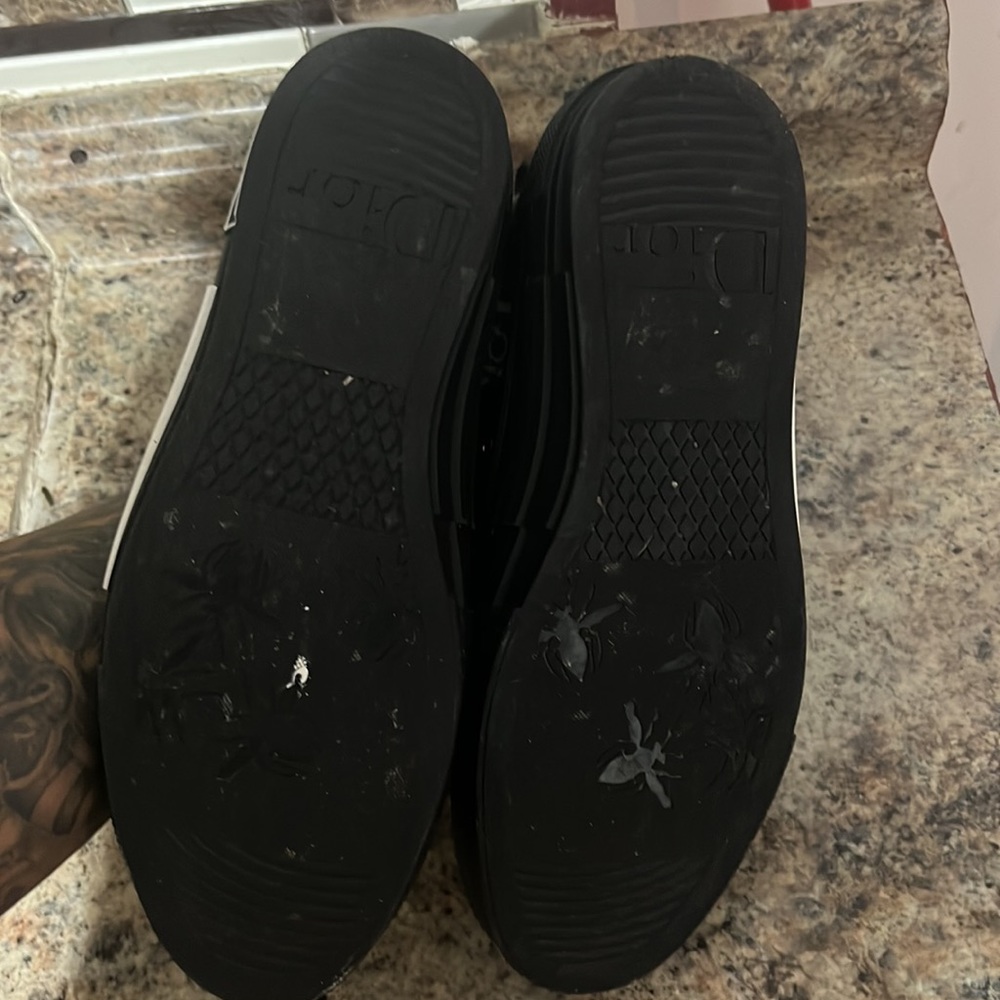 Dior sneakers only use a few times I pay 900$ for them - Picture 2 of 3